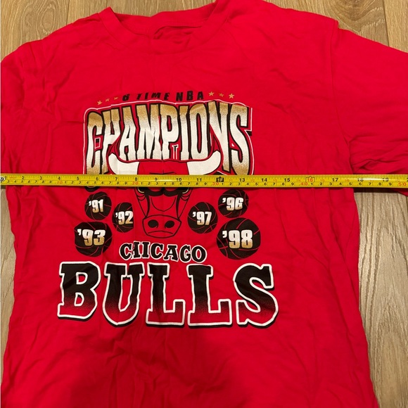 Chicago Bulls champions t-shirt, Mitchell & Ness, men’s size medium - Picture 3 of 6